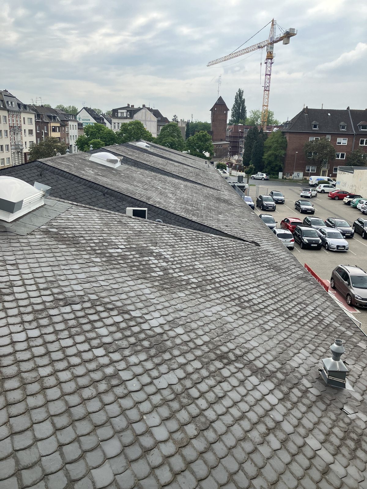 Steildach einer Gewerbeimmobilie