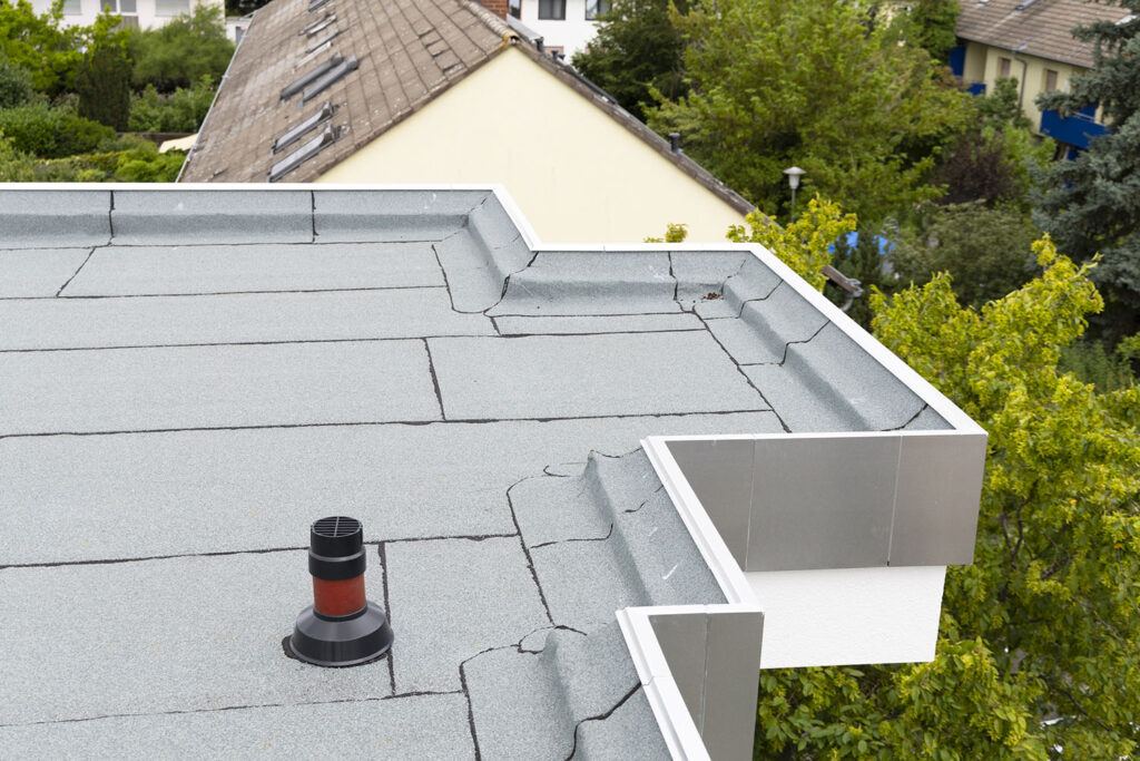 Umfassende Sanierung einer gewerblichen Dachfläche
